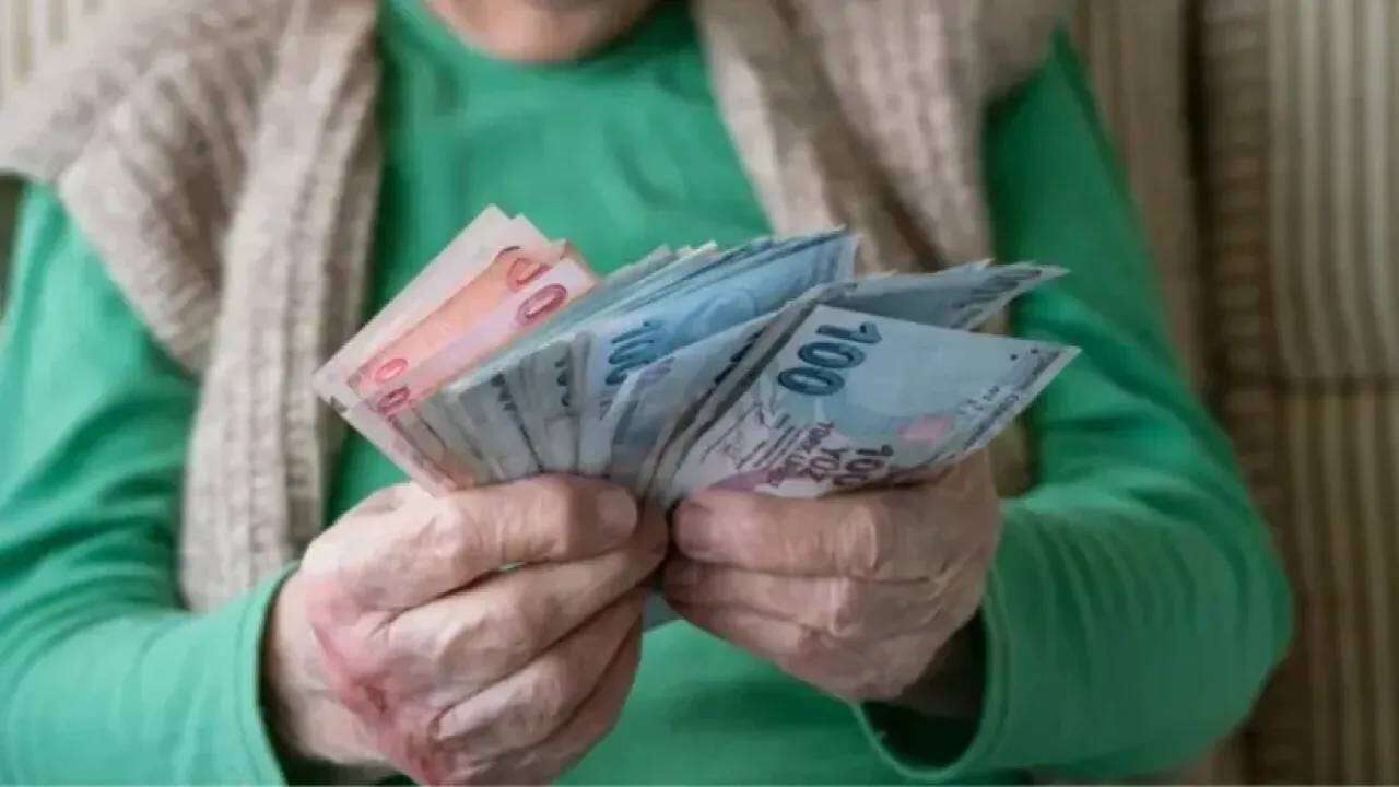 SGK Uzmanı Özgür Erdursun net rakam verdi: Emekli maaşlarına yeni artış geliyor! 9